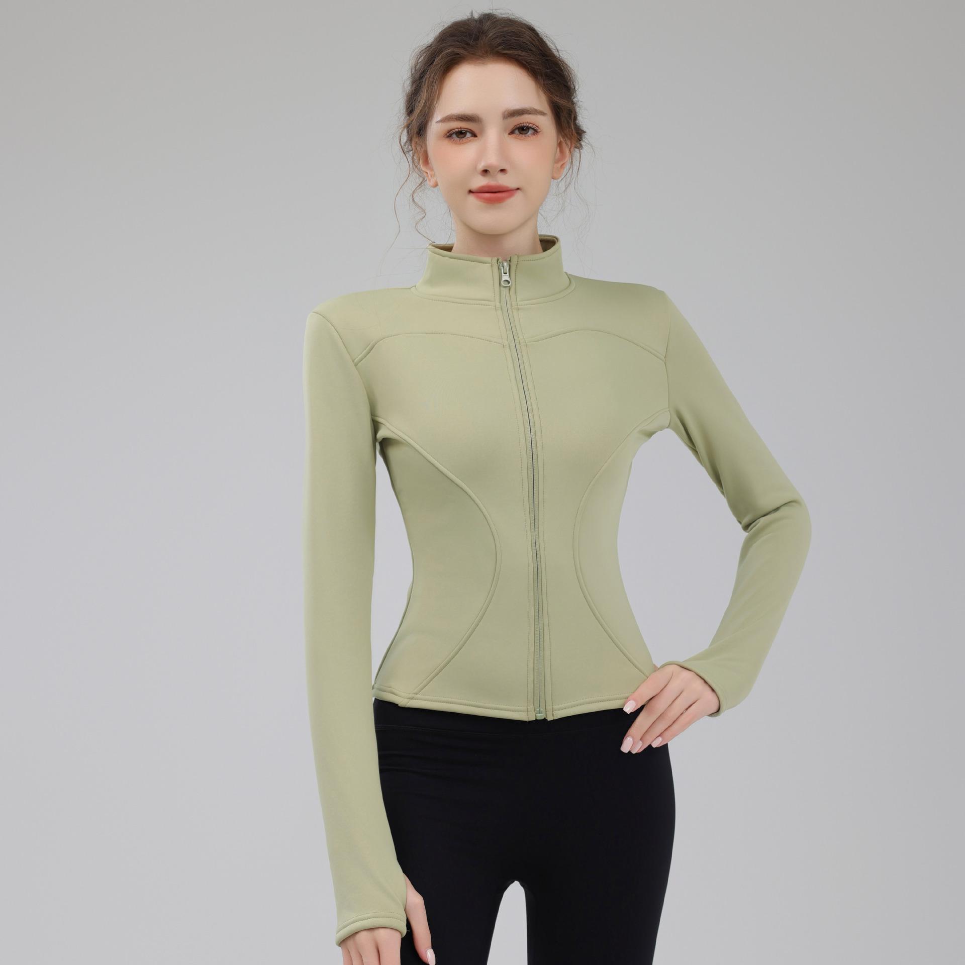 

Куртка для зимних видов спорта с подкладкой из бархата, воротником-стойкой и застежкой-молнией по всей длине Small