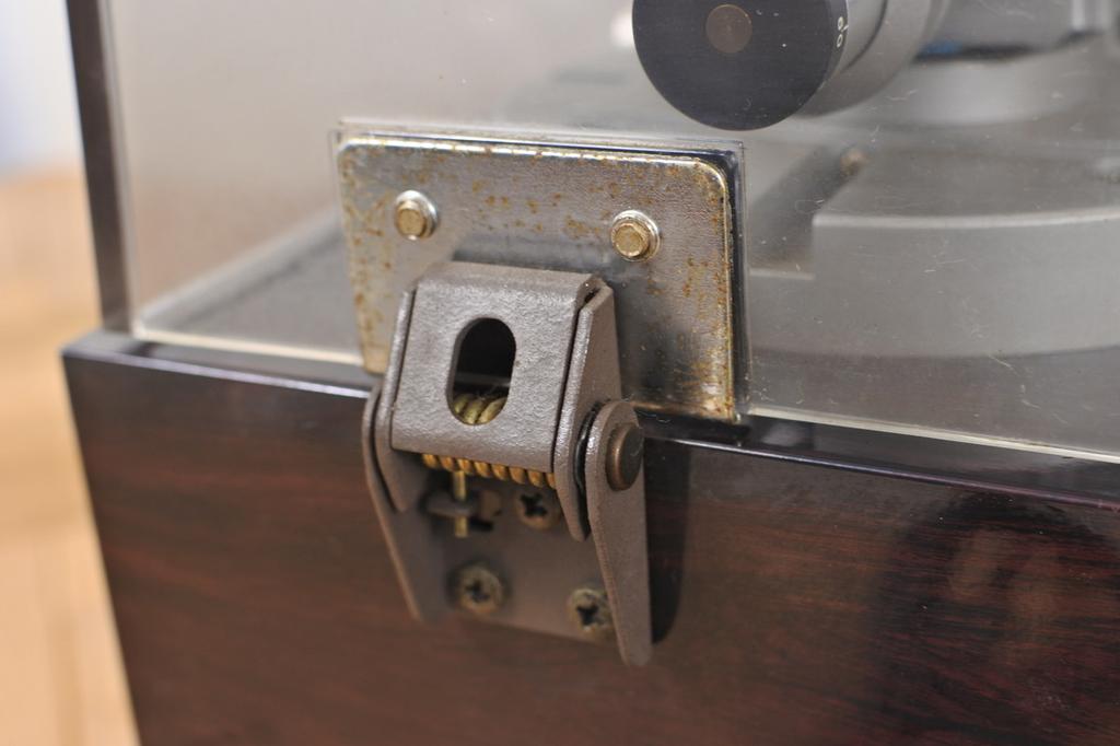 Denon DP‑59L Turntable Quartz Direct Drive – Tested – Headshell & Cartridge – Feet Damaged