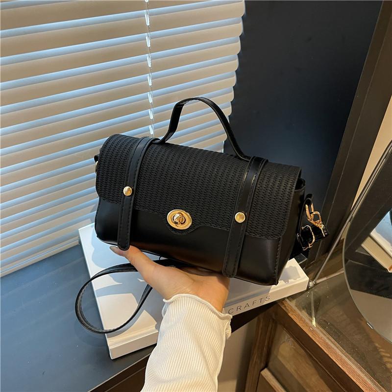 

Retro niche texture bag women s 2025 spring new simple commuter bag fashionable large-capacity shoulder messenger bag чёрный