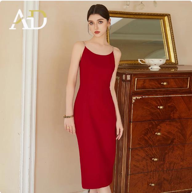 

Красный осенний костюм-двойка 2024: Элегантный наряд для свекрови на свадебный банкет S