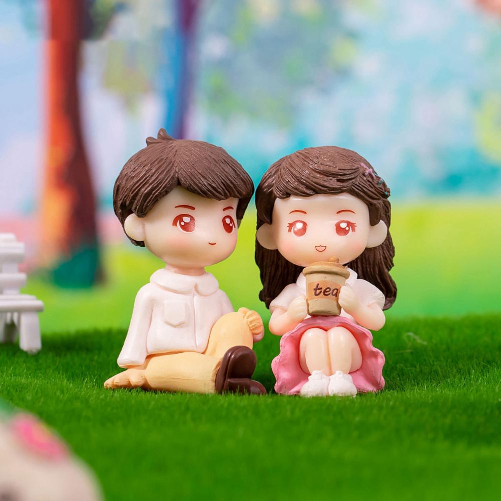 Couple Ornaments Miniature Adorable Cartoon Couple Ornaments Figurines for Fairy Gardens Dollhouses Lovely Resin Desk Garden