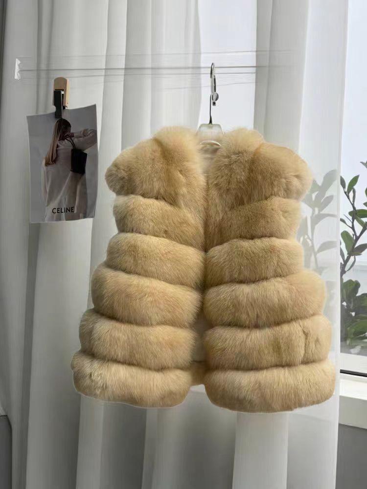 

2025 Autumn/Winter Luxe Two-Tone Fox Fur Stand Collar Vest with Gilded Color Block Design L