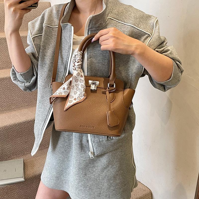 Summer popular small bag women's new fashion versatile messenger bag portable commuter bucket bag