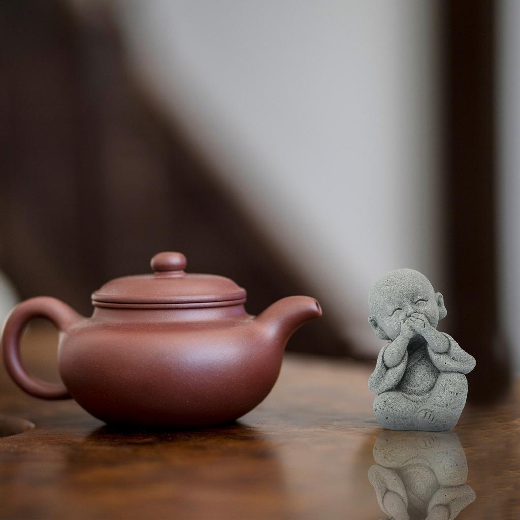 Premium Handcrafted Monk Statue Desktop Decor Dainty Detailed Smooth Finish Wear-Resistant Home Office Dorm Decoration Exquisite