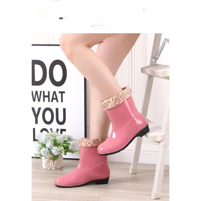 Women's Fashion Anti Slip Waterproof Cotton Midsole Rain Shoes Rubber Shoes