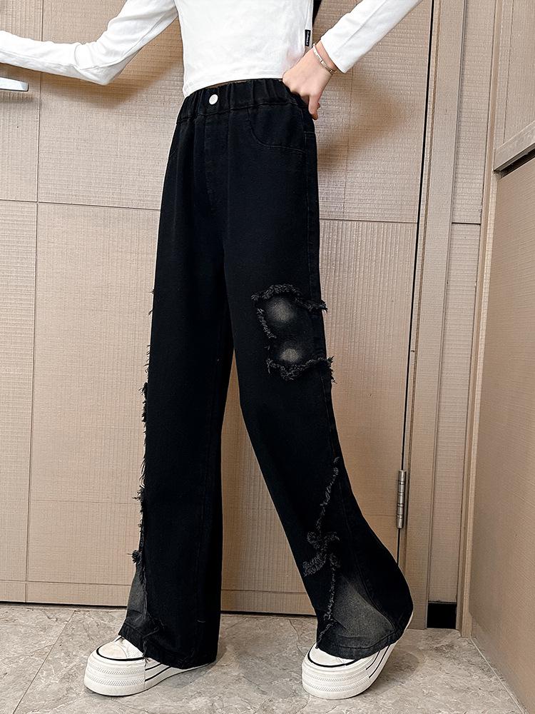 Mädchen Jeans mit Batikmuster und Schmetterlingsapplikation mit weitem Bein - Herbst 2025 Kollektion