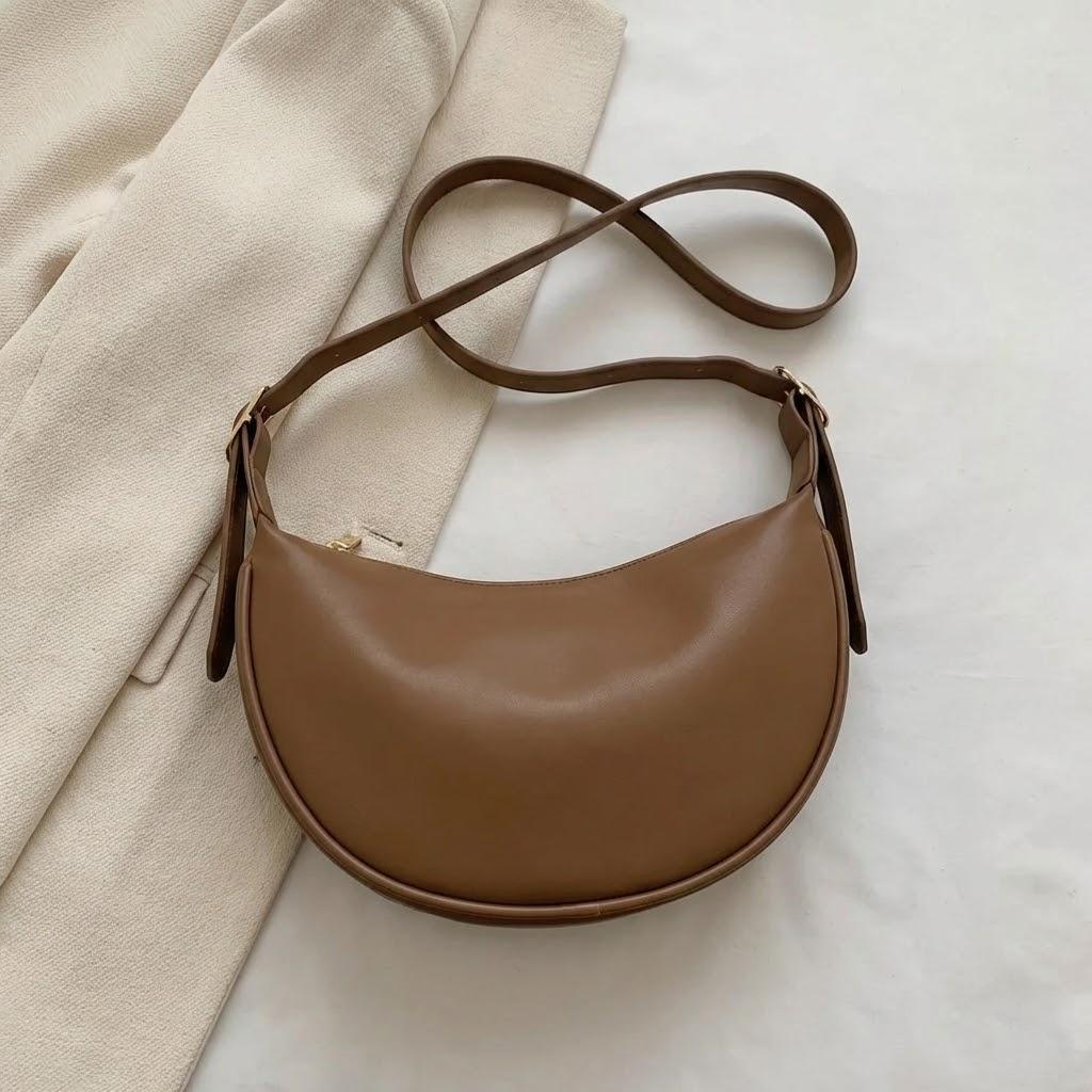

New Summer Soft Leather Shoulder Bag Popular Senior Niche Crossbody Dumpling Bag for Commuting коричневий