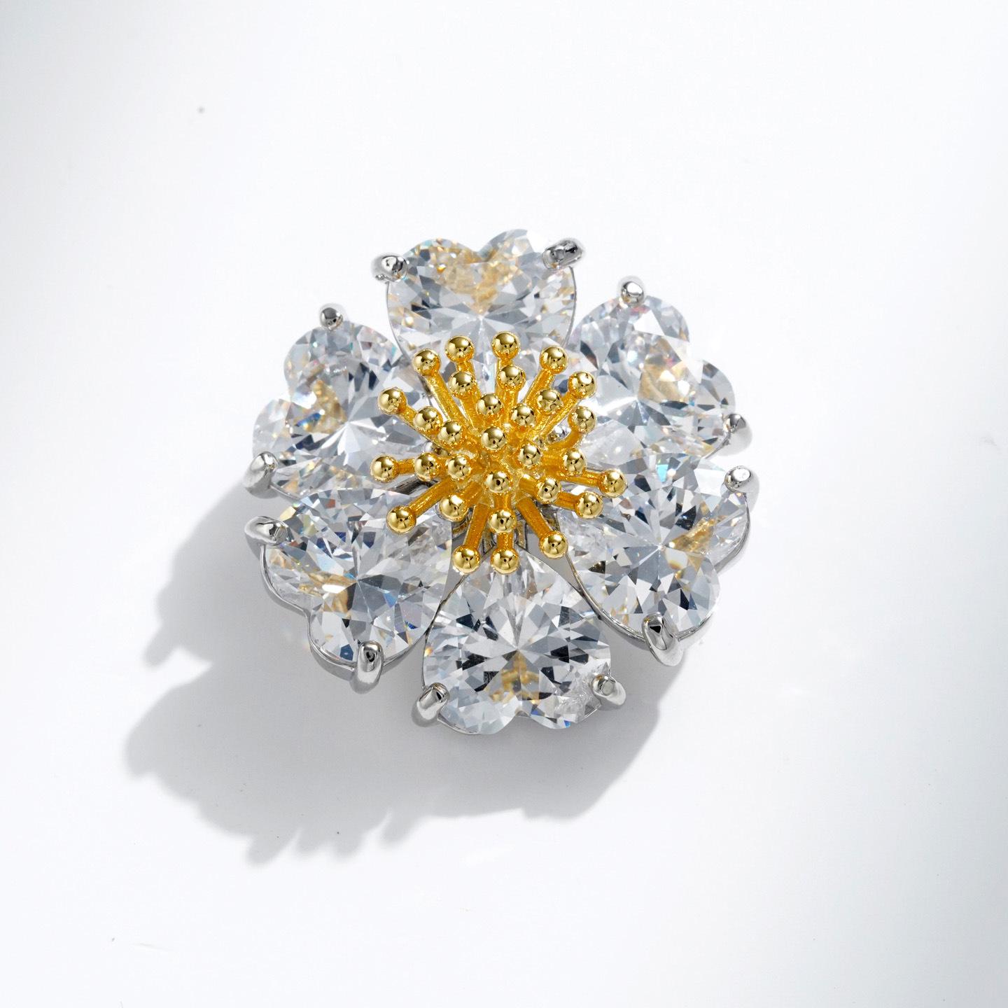 Exquisite Two-Tone Copper Zirconium Daisy Brooch for Women