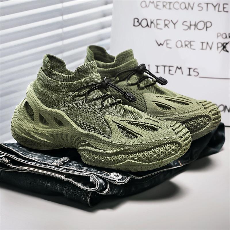 The New Men's Shoes for The Summer and Autumn of 2025 Feature Breathable Mesh and Personalized, Trendy Flying Woven Shoes