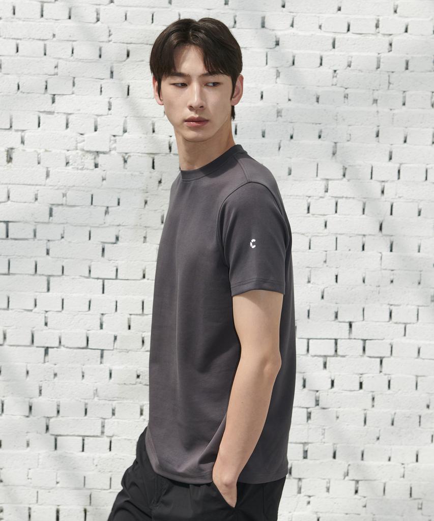 Chaebteoegseu All-Round Soft Semi-Muscle Fit Half Shirt (Charcoal)