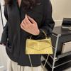 Fashionable Retro Crossbody Bag With Soft Structure Ideal For Everyday Use And Casual Events