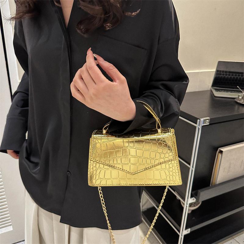 Fashionable Retro Crossbody Bag With Soft Structure Ideal For Everyday Use And Casual Events