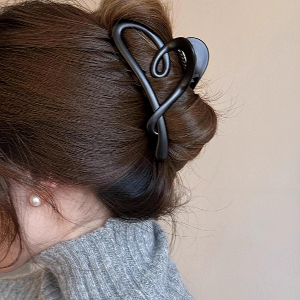 Irregular Hollow Out Hair Claws Clips Women Girls Large Heart Shape Crab Hair Clamps Barrettes Clips Hair Accessories