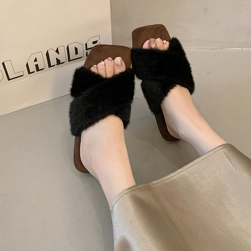 Women's Plush Cross Strap Slippers - Fashionable Flat Bottom for Fall/Winter 2025
