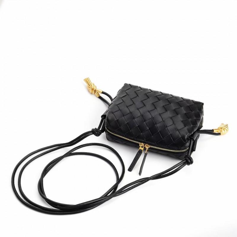 Borsa a tracolla quadrata compatta in vera pelle intrecciata da donna, minimalista, piccola