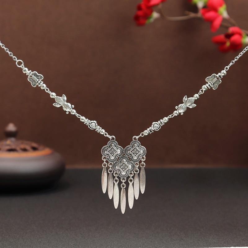 

Handmade Tibetan retro fringed forehead, travel photo, eyebrow pendant, exotic style headgear, antique necklace, female.