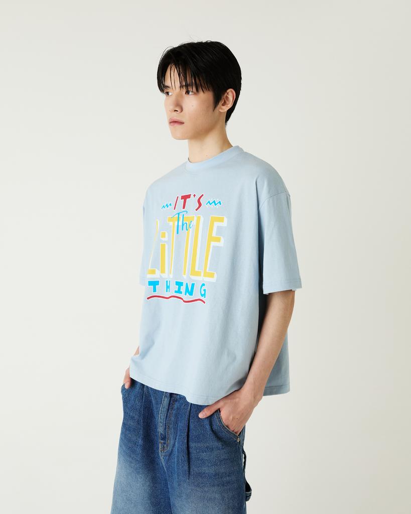 Diaendeukweseucheon Little Thing Print T-Shirt / Light Blue