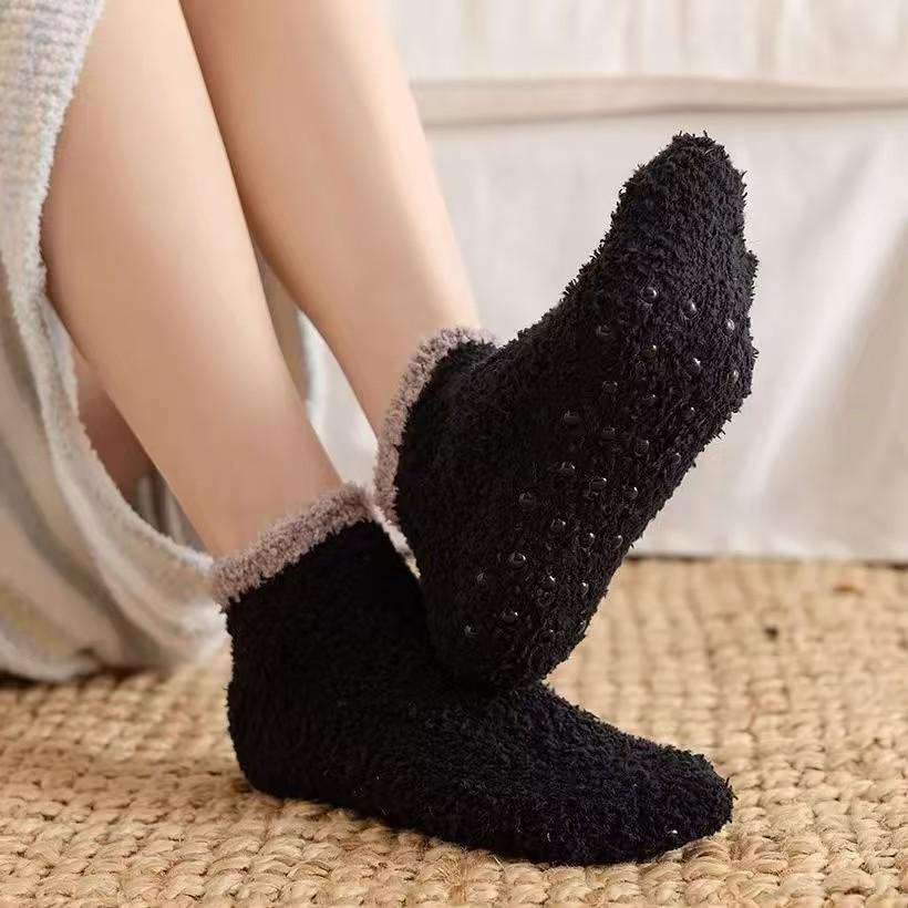 Women's Winter Floor Socks Non-slip Rubber Short Socks with Grip Non-slip Coral Fleece Socks Slippers Socks
