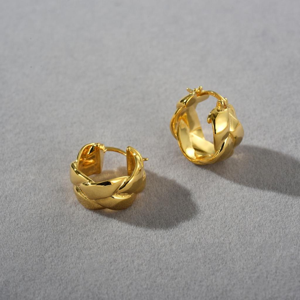 Niche Exquisite Versatile Woven Pattern Hollow S925 Silver Needle Ear Buckle Light Luxury Small Fragrant Wind Rhombus Pattern Earrings Women