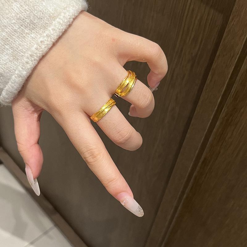 Glossy Satin Rings for Women Fashion and Exquisite Light Luxury Antique Gold Craftsm Fine Wide Ring Couple Style Jewelry Gift