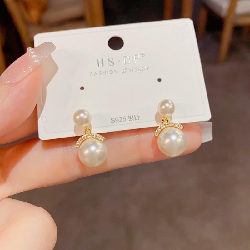 Fashion Design Rhinestone Inlaid Pearl Stud Earrings For Women