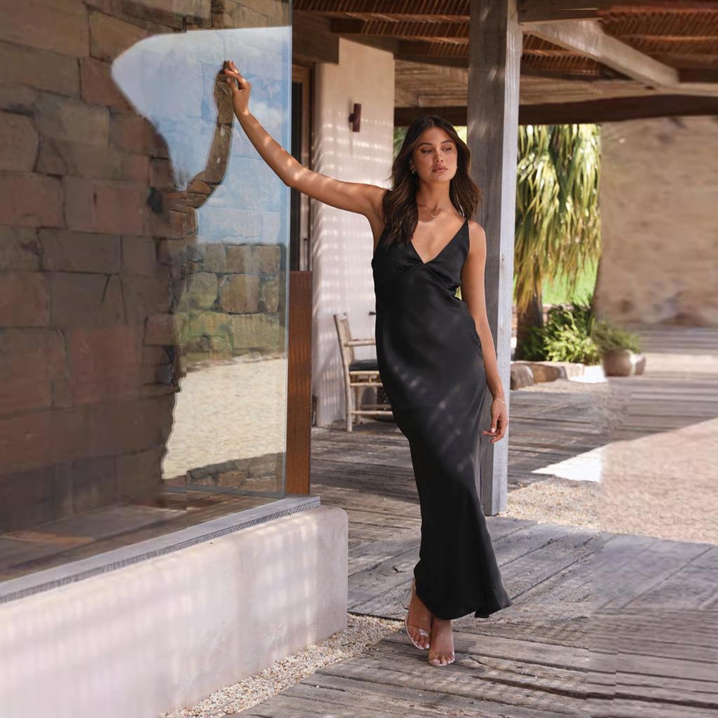 Women's Sleek V-Neck Sleeveless Bodycon Dress with Slit and Backless Design