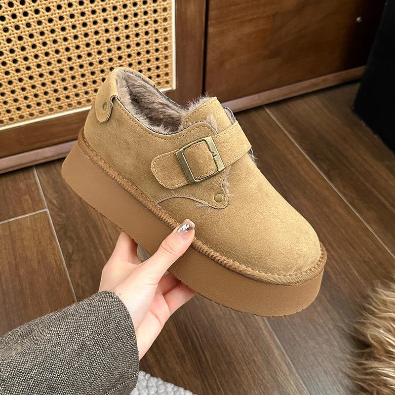 Retro women's autumn new models are trendy with thick soles and soft soles