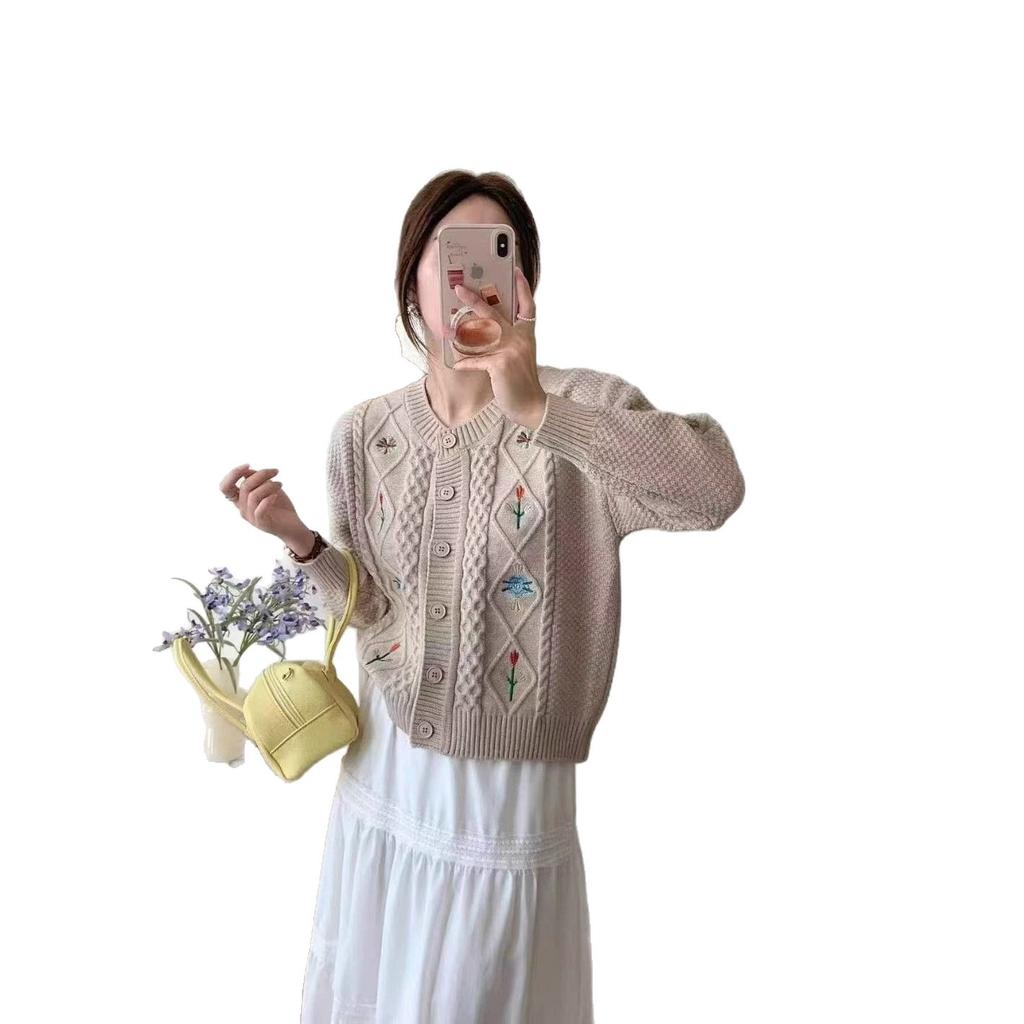 Autumn and Winter New Retro Twist Knitted Cardigan Women's Heavy Industry Flowers Fresh and Gentle Loose Age-reducing Sweater Jacket Autumn Wear