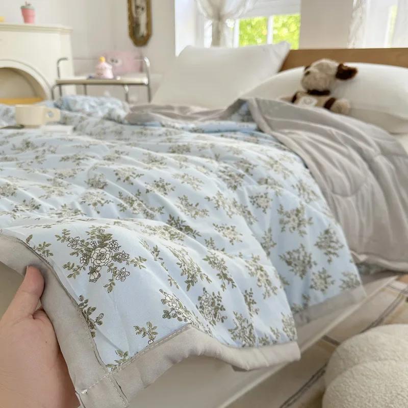 Cartoon Bear Printed Summer Quilt Lightweight Soft Cooling Blankets Machine Washable Single Double Size Thin Quilted Blanket