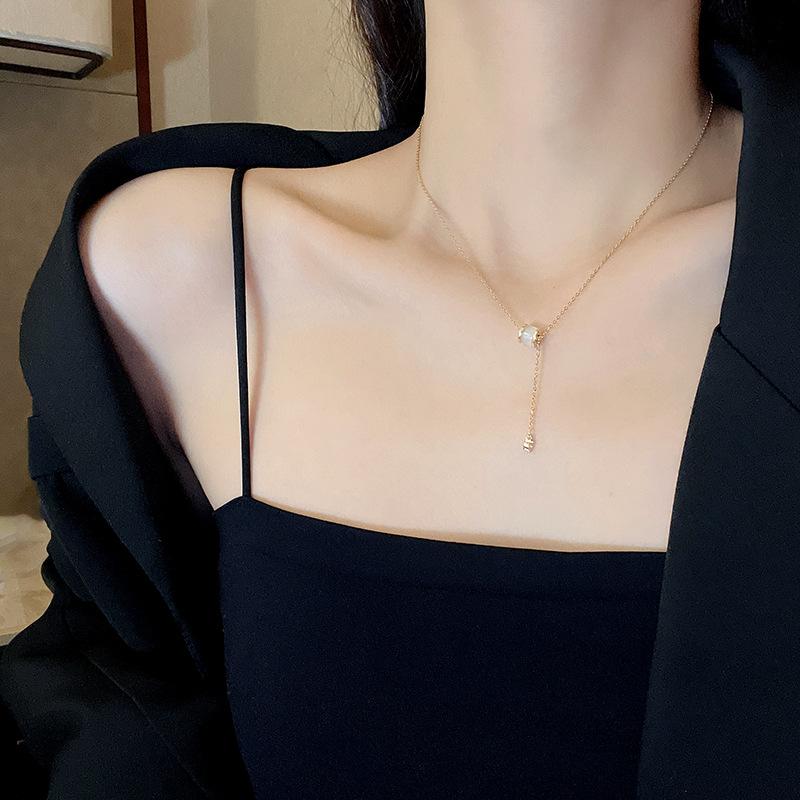 Titanium steel necklace female design sense opal pendant Korean Internet celebrity explosion collarbone chain accessories