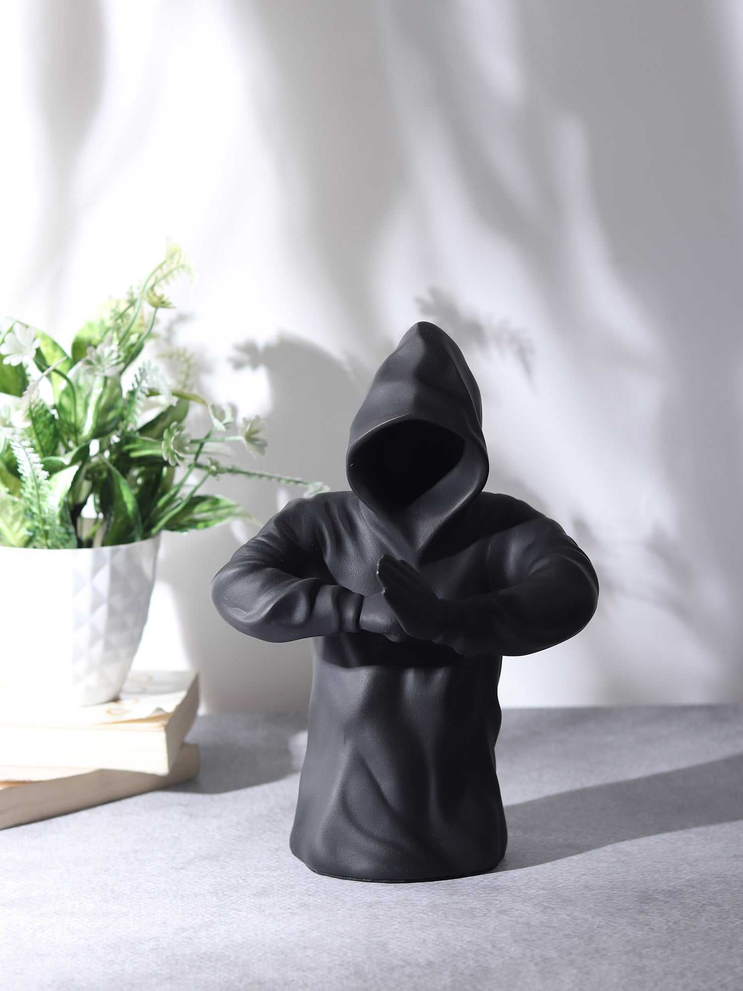 Hooded Warrior in Black | 15 x 13 x 23 cm 15 x 13 x 23 cm
