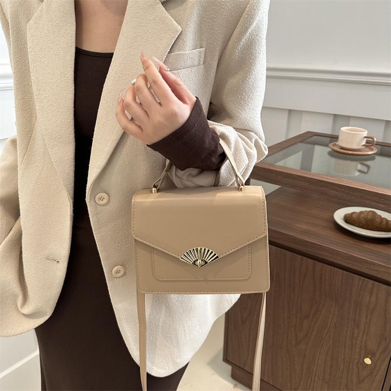 Korean version of women's commuting texture handbag 2025 spring new versatile ins messenger bag small square bag temperament women