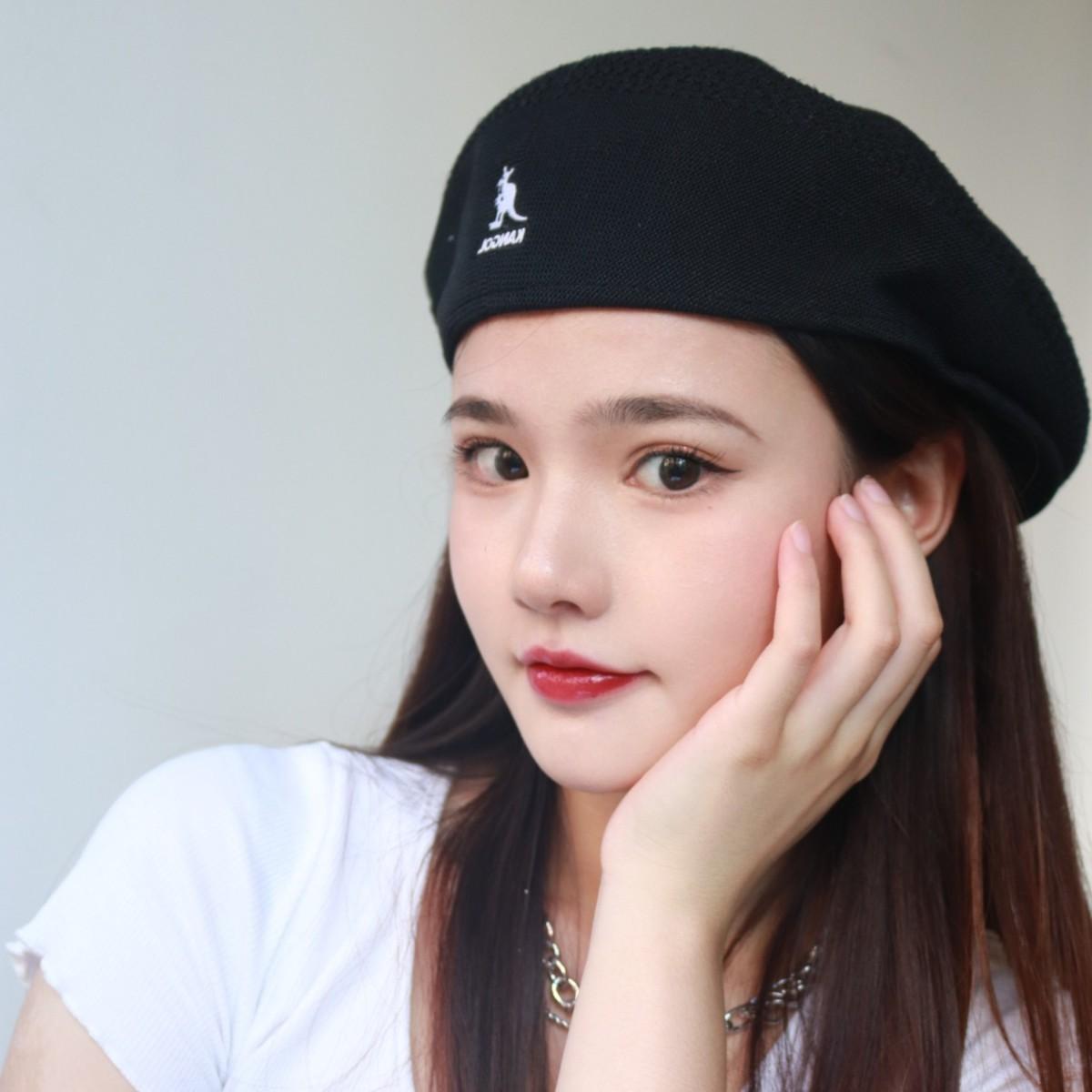 

The Embroidered Woolen Beret Is Trendy , Fashionable And Stylish. The Pumpkin Hat Is Versatile , Cute And Forward ,looking. One Size чорний