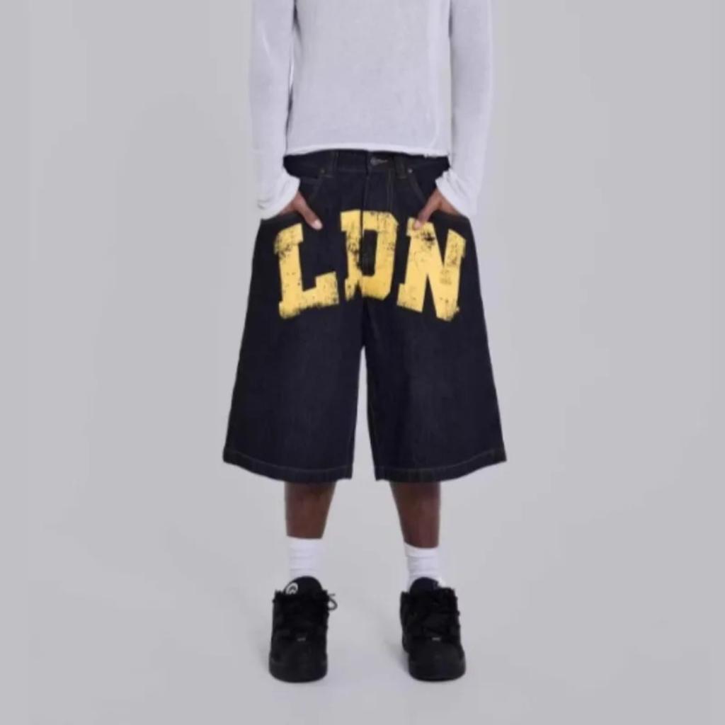 DRIPX Jorts de Mezclilla con Estampado de Letras Vintage para Mujer Negro Gótico Y2k Holgados Jorts de Mezclilla Retro Hip Hop Grunge Pierna Ancha Pantalones Cortos de Mezclilla Streetwear