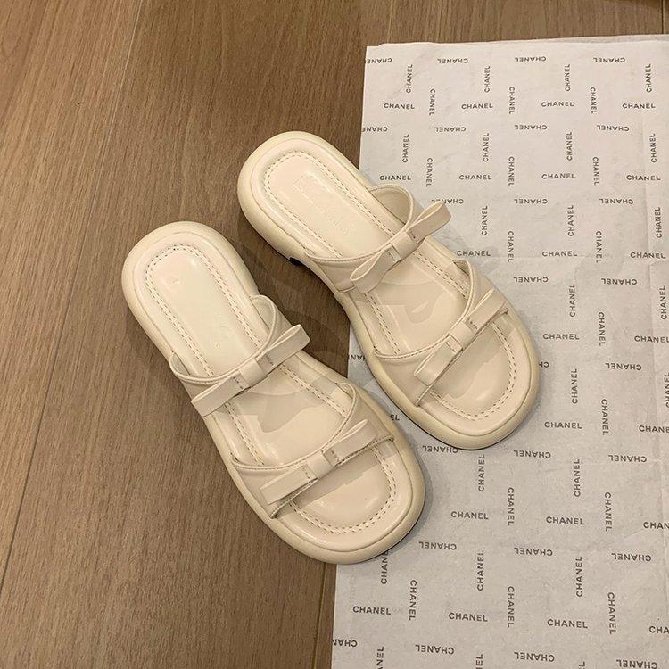 Evening Breeze Gentle Slippers Women's 2025 Summer New French Silver Sandals Seaside Beach Thick Heel Bow Women's Shoes