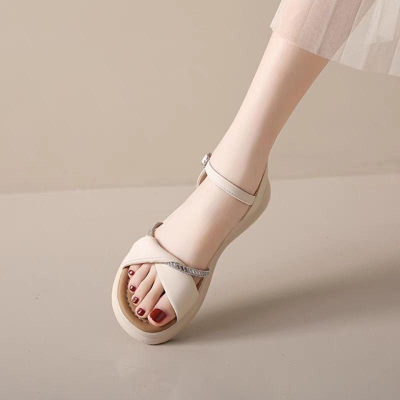 

Flat-soled sandals female 2025 summer new fairy wind soft-soled non-slip beach shoes one-button Roman French sandals 35