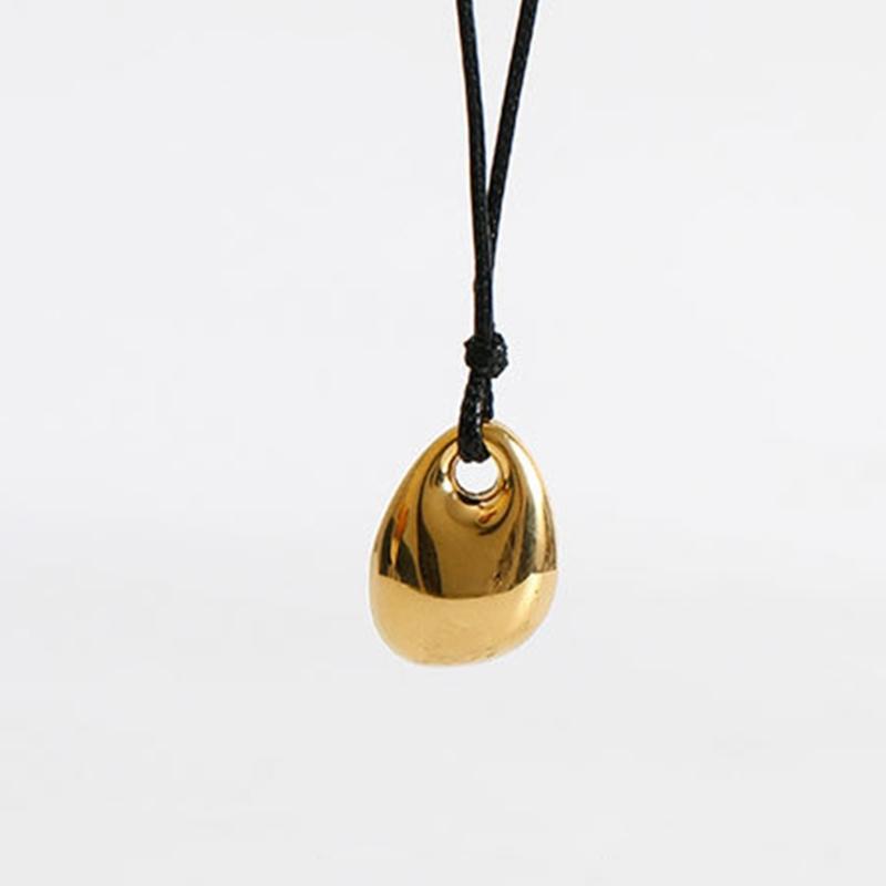 Stilvolle schwarze PU-Lederkordel-Halskette, schicker Bohnenanhänger, Schlüsselbeinkette, verstellbarer geometrischer Anhänger, Halskette, Accessoire