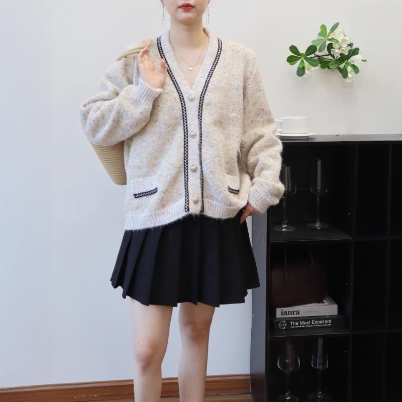 Autumn and winter new contrasting color temperament sweater jacket design sense loose knitted cardigan women