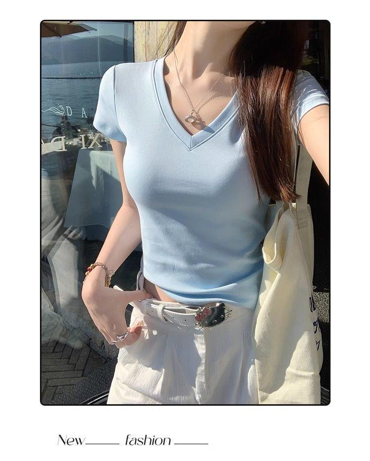 

Black V-Neck Slim Fit Short-Sleeve T-Shirt for Women - Stylish Summer Top Medium