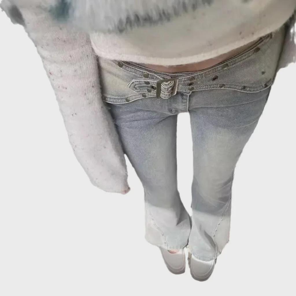 Retro American Wide-Leg Flared Jeans with Rivet Belt Design
