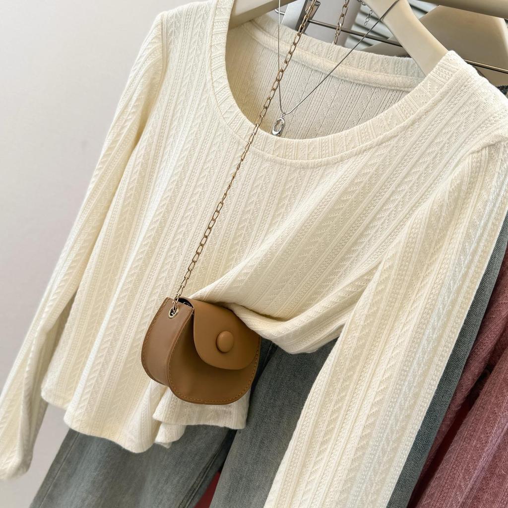 Elegant Women's U-Neck Patterned Knit Top: Slimming Long-Sleeve Base Layer for Spring, Autumn, and Winter