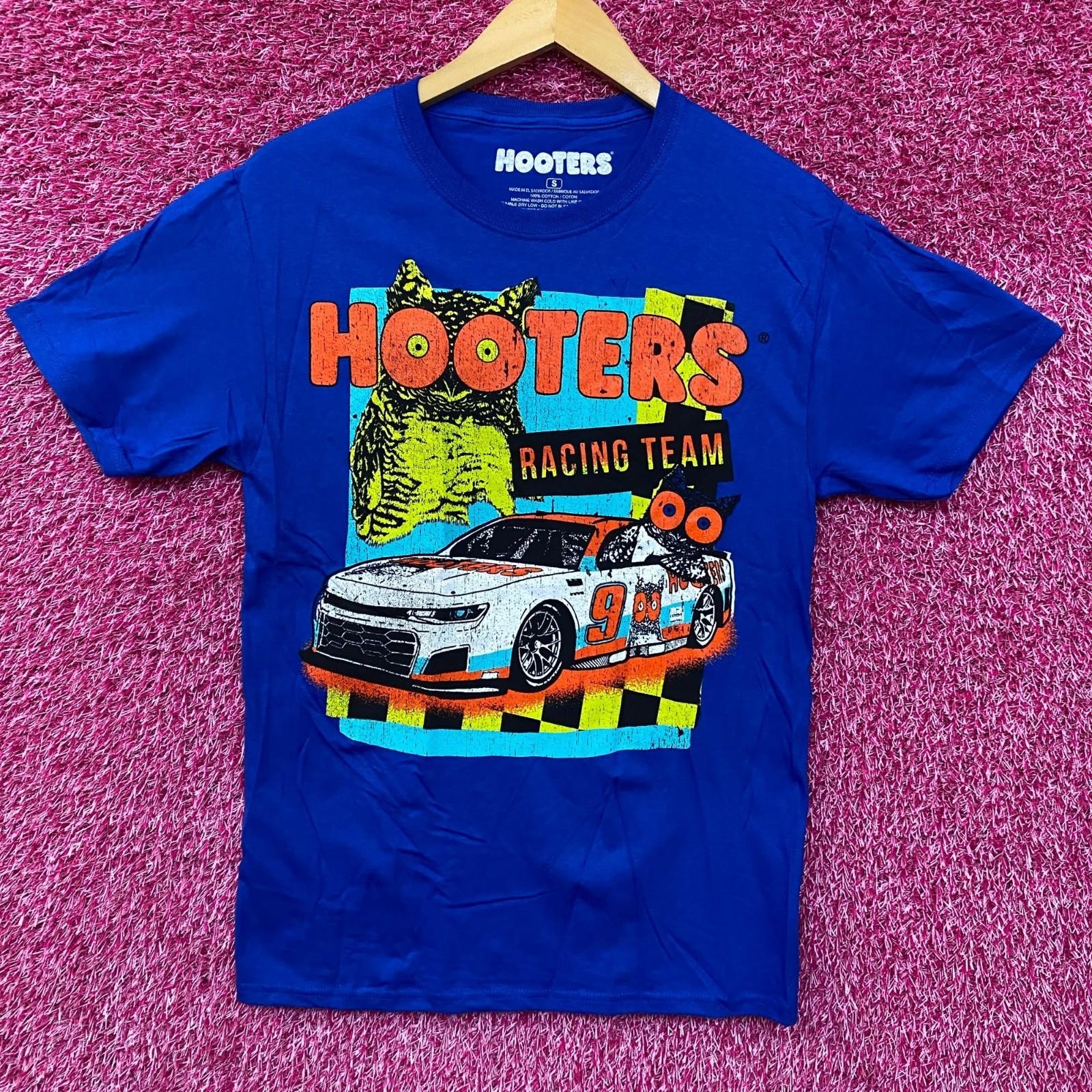 Hooters Racing Team Race Car Number 9 Graphic Design T-Shirt Small S
