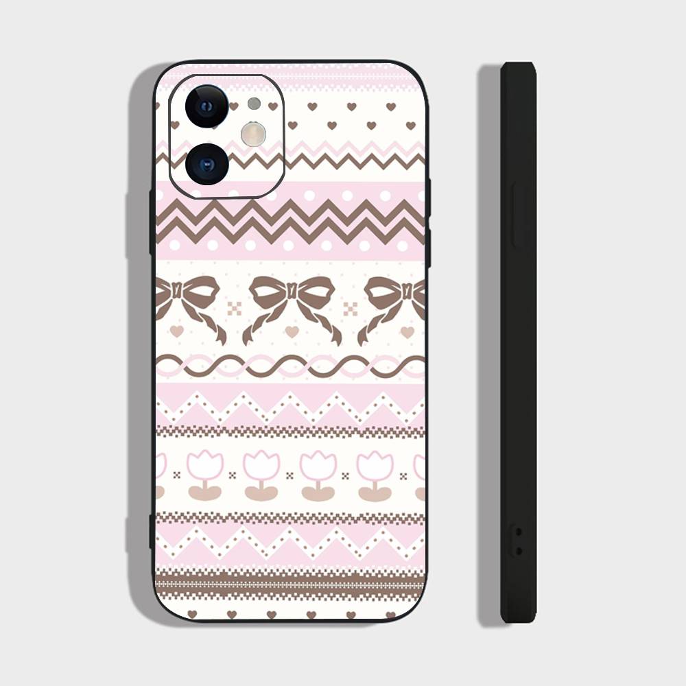 

Retro Patterned Red Festive Phone Case For IPhone 17 Air 16 15 14 13 Pro Max 11 12 Black Silicone Cover IPHONE 14