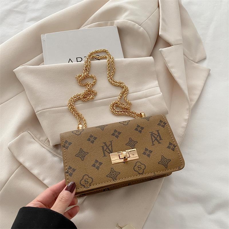 

Нишевая дизайнерская сумка женская 2025 популярная новая иностранная стильная цепочка с принтом мини-сумка через плечо маленькая красная сумка-конверт коричневый