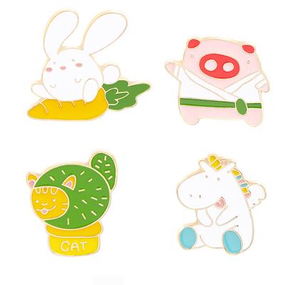 New Hot Sale Cartoon Cute Piggy Rabbit Unicorn Cat Animal Brooch Cartoon Brooches Button Badge Bag Clothes Accessories