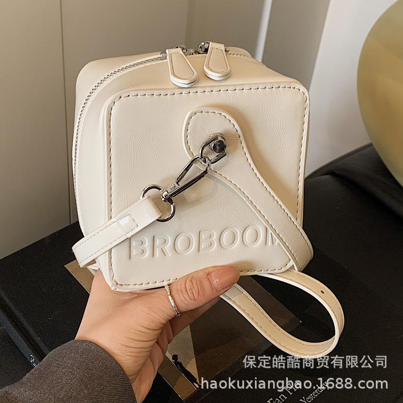 

Exquisite mini small bag women s 2025 new summer versatile messenger bag, high-end super fire portable small bag белый