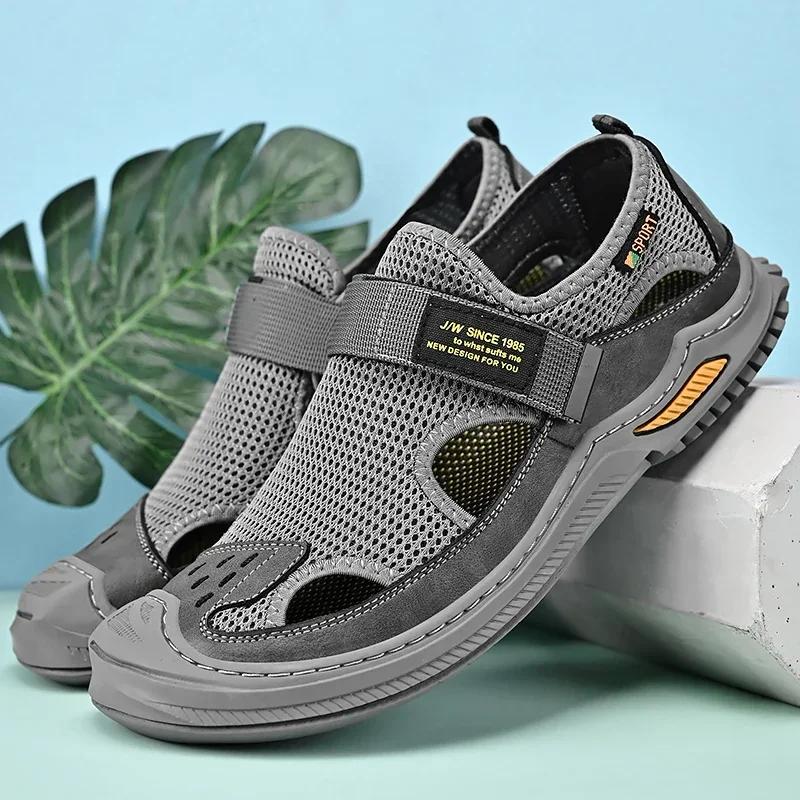 Fashion Summer New Man Outdoor Sandals Beach Casual Baotou Hole Shoes for Men Breathable Platform Beach Indoor Roma Sandals Zapatillas