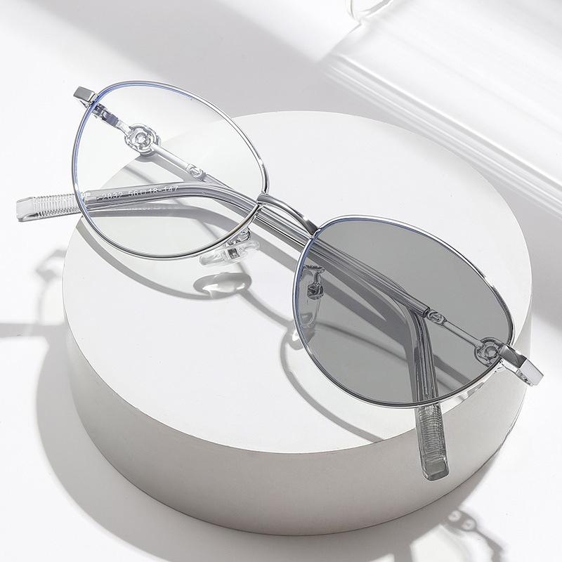 New Photochromic Presbyopia Glasses Small-Frame Metal Oval Blue Light Blocking Goggles Women Reader Eyewear Diopter 0 To +4.0