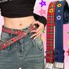 Roter Karobürtel mit bunten Blumenverzierungen Damen Y2K Retro-Hüftgürtel Stilvolles Taillenaccessoire mit Metallschnalle