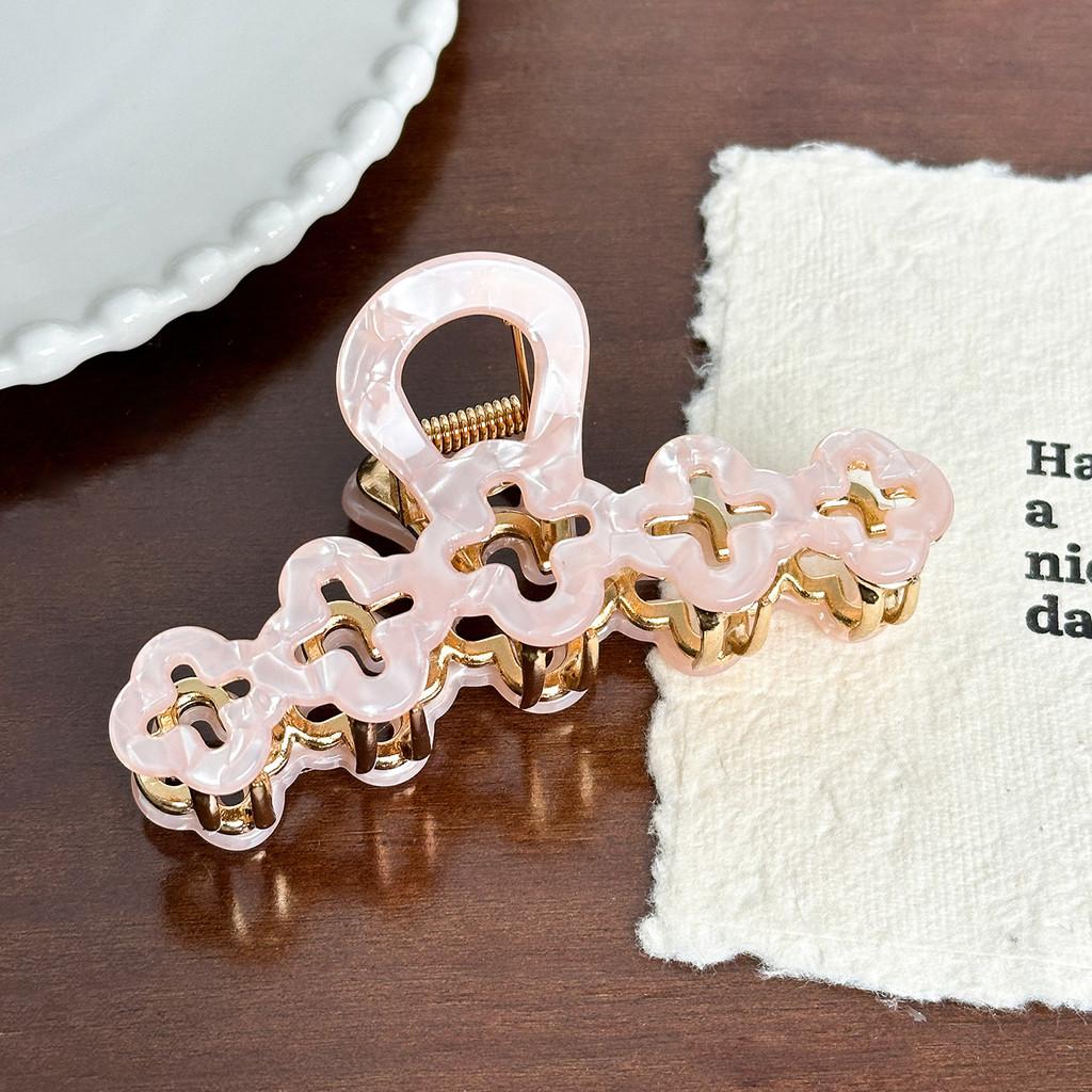 Pastel Colored Soft Shark Claw Hairpin For A Sophisticated And Stylish Appearance